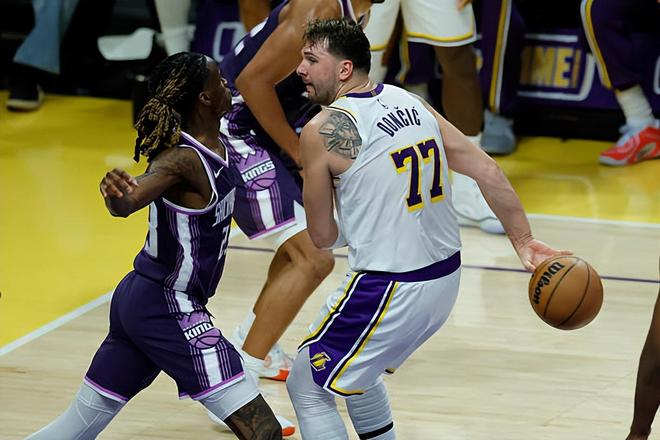 防守貢獻度明顯提升了！湖人後場核心能否繼續保持這樣的水準呢？