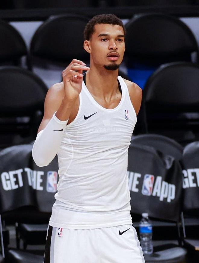 官方：文班亞馬將于明日對雷霆的NBA杯復出，此前已缺陣12場