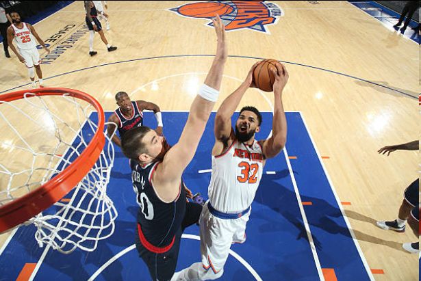 船四崩！尼克斯末節轟15-5高潮取勝 快船三人得分20+都無力回天