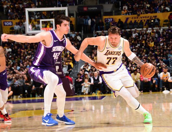 大帽阿讚+倒地救球！東契奇34+7掃漏洞罵名 湖人基本盤還得看他