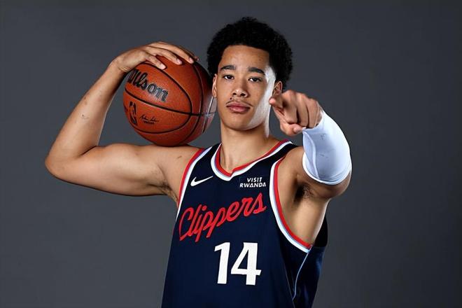 篮下终结能力出色运动能力超强，快船为什么不启用这位首轮秀？