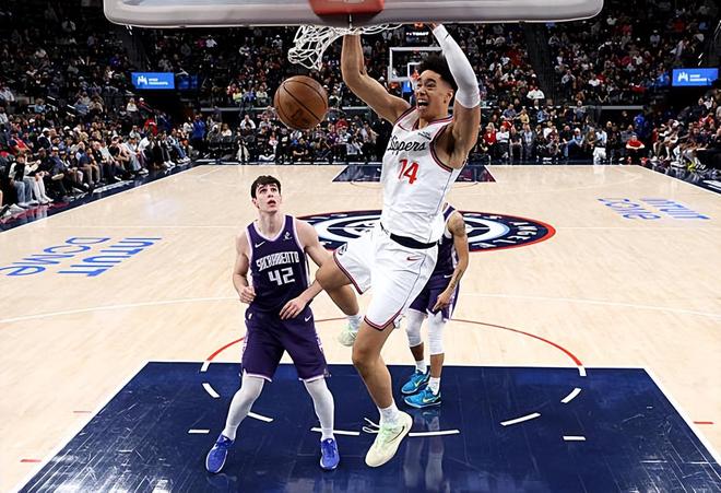 拿到大量出場時間後立刻有所發揮，快船會給內線新秀多些機會嗎？