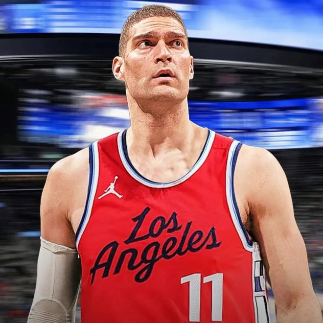 11分钟净负24分+DNP！37岁冠军中锋，真废了，1800万签了个寂寞啊