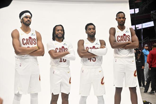 13分16板！火箭內線2老將太強勢，單場9進攻籃板，申京該換字母哥