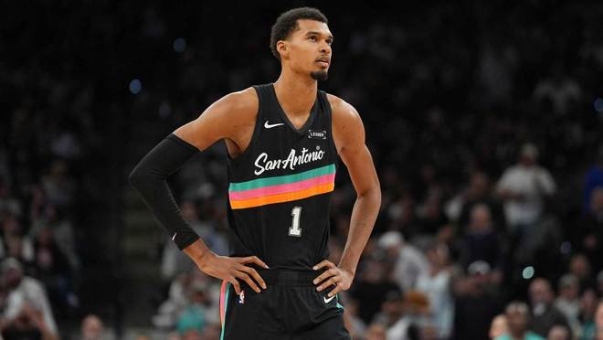 遺憾，文班亞馬和卡斯爾在負於勇士的比賽中創造了一項NBA曆史