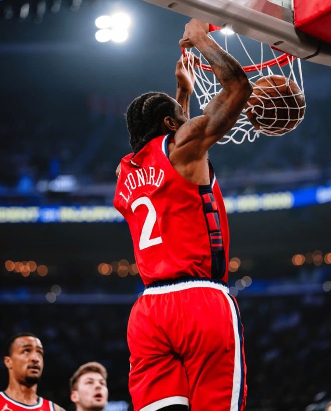 6连胜！快船险遭21分大逆转，伦纳德一战连创2大神迹，哈登轰20+7