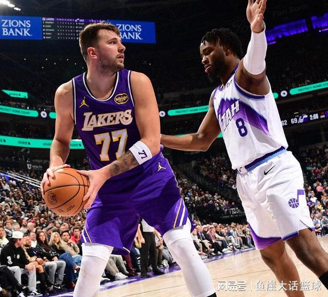 逆轉，湖人10勝聯盟唯一！東契奇45+5喬治34+8，老詹28+7末節立功