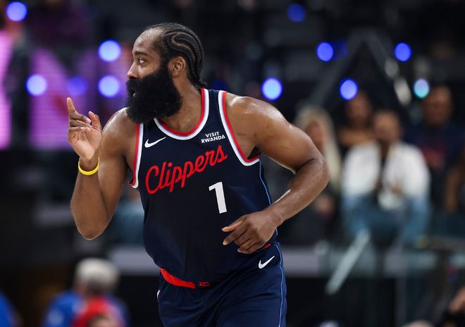 就在今天，老詹庫裏科比都沒實現了NBA曆史紀錄，被36歲哈登做到