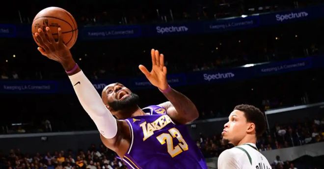 雄鹿險勝，打破湖人不敗金身，湖人僵持的比賽13勝0負水分太大了