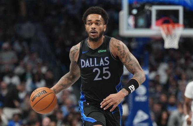 队记透露PJ-华盛顿受伤原因：热身时踩到脚下的篮球导致脚踝扭伤