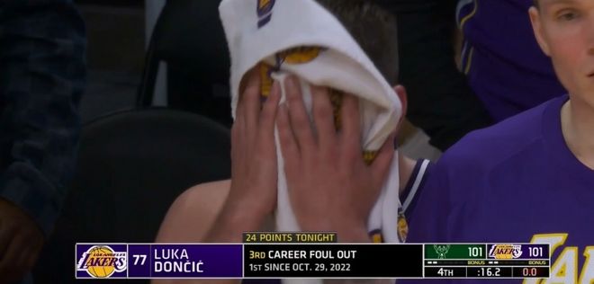 東契奇6犯離場細節：怒摔護膝毛巾捂臉 湖人本季首次關鍵時刻輸球