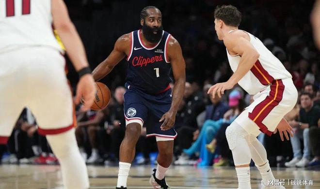 快船3将回暖助力终结连败！哈登祖巴茨防守回暖，替补还挖爆点！