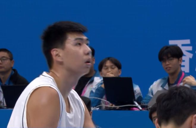 被隔扣！罰球4中1，被鄭永剛棄用，廣東隊2米26中鋒被高估了？