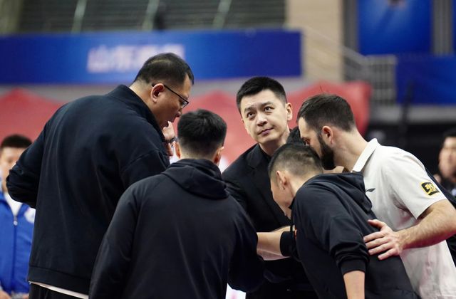 遼寧男籃揭幕戰(zhàn)！全新陣容亮相，莫蘭德回歸首秀，央視直播