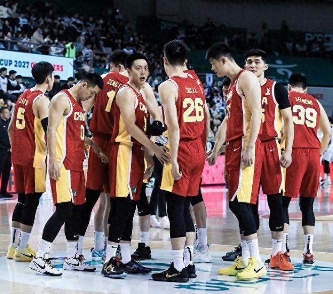 為何中國男籃潰不成軍？一夜之間變?yōu)槿?，杜鋒蘇群等人道出原因