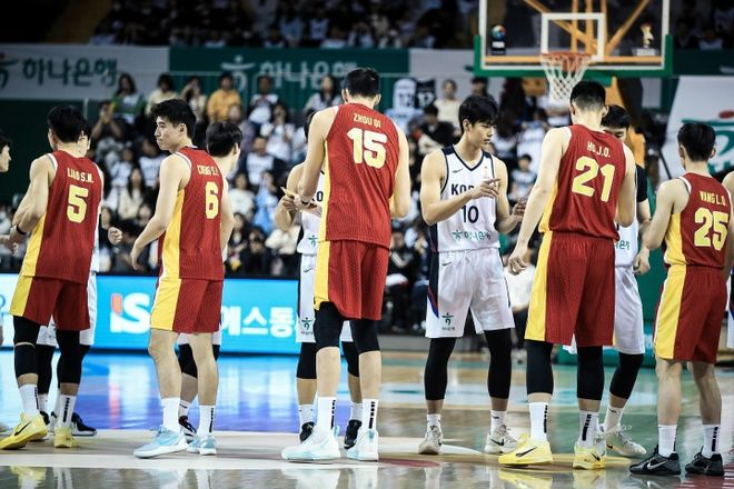 恐韓癥！三天兩敗，張鎮(zhèn)麟10中2，胡明軒8中0，中國(guó)男籃，恥辱啊