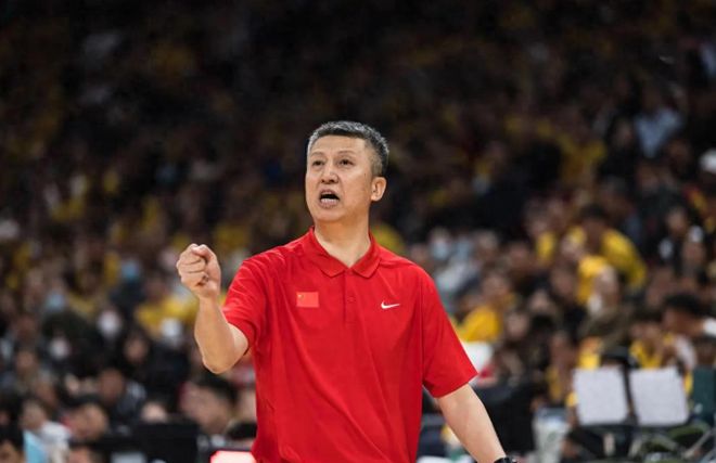 中國男籃為什么打的如此之差，杜鋒評價(jià)一針見血，郭士強(qiáng)太天真了