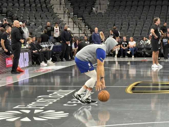 时隔12年再穿耐克，库里上脚科比6代Gigi配色