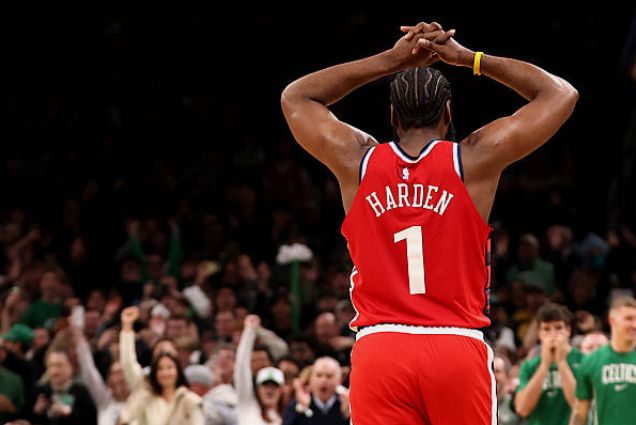 哈登下半場32分引美媒熱議：一路被命運折磨的超級英雄！太可惜