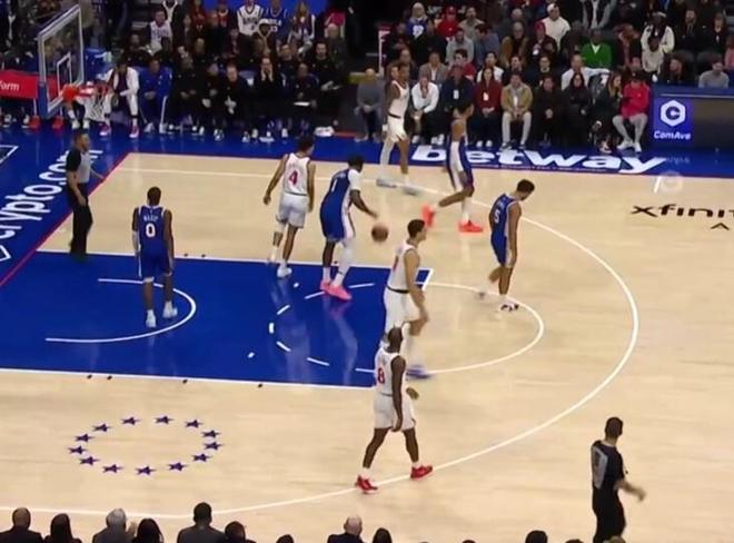 快船激戰(zhàn)76人！哈登單節(jié)狂轟17分 祖巴茨穩(wěn)健 科林斯打鐵