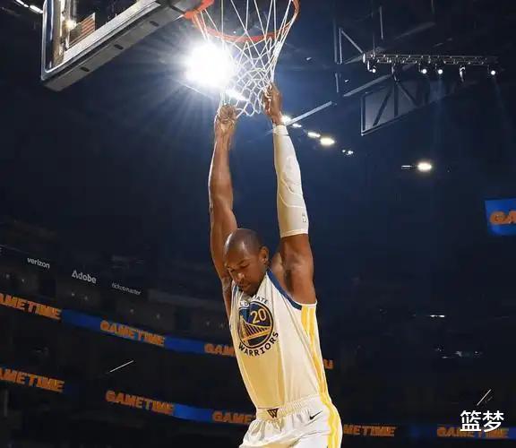 勇士補(bǔ)強(qiáng)宣告成功，科爾坦言新援完美契合庫(kù)里，新賽季戰(zhàn)術(shù)無(wú)解了