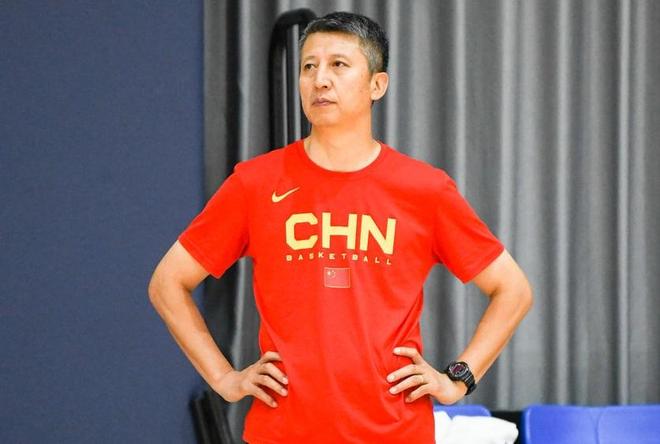 中国男篮84-76战胜荷兰，余嘉豪16分胡明轩13分，赵睿3分多次失误