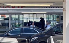 记者：亚马尔经纪人门德斯抵达巴萨，参加续约和10号球衣公布仪式