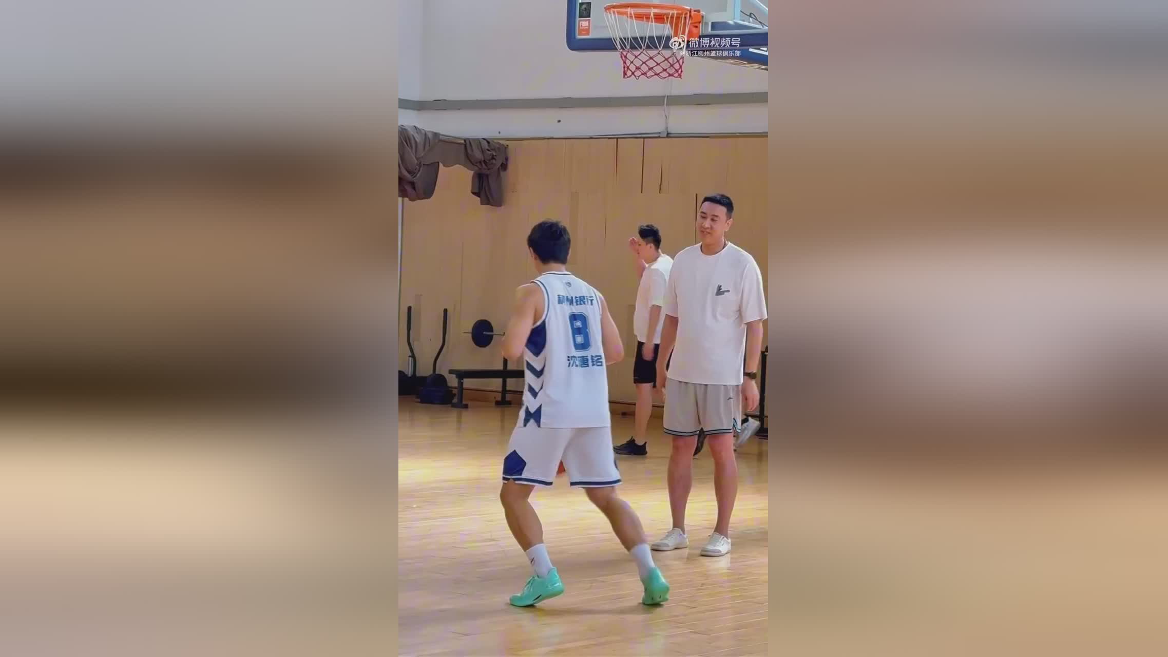 被青島男籃頂薪追逐！浙江男籃曬球隊訓練視頻 王奕博仍在隊
