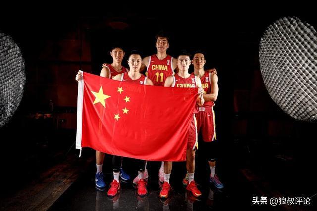 徐杰和張寧無(wú)緣名單！FIBA更新中國(guó)男籃12人定妝照 高詩(shī)巖壓哨入選