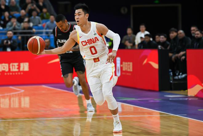 拼勁十足！高詩巖出戰(zhàn)8分半鐘 4罰球全中拿下4分2籃板1助攻1搶斷