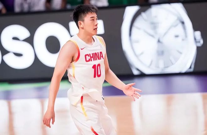 才20歲！5中5+正負值最高，球迷：張鎮(zhèn)麟別回國家隊，有他就夠了