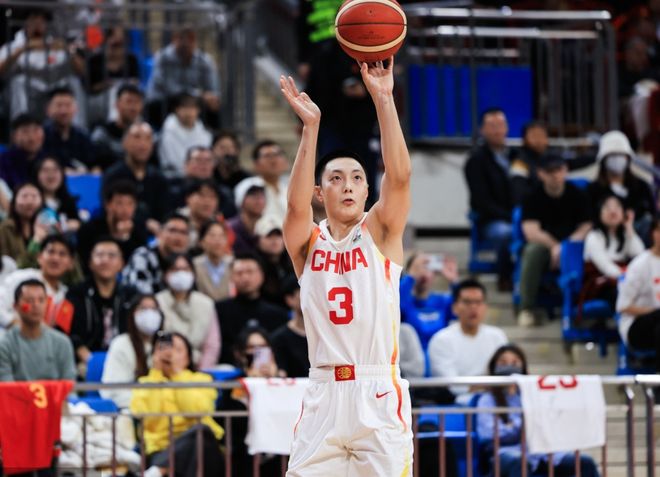 胡明軒14+4+6，程帥澎對飆約旦王牌，中國男籃大勝奪小組頭名晉級