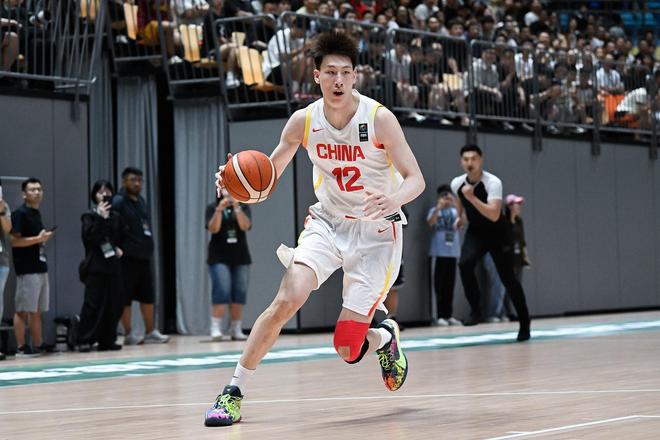 媒體人：男籃5號位防守楊瀚森也不能做很好 希望郇斯楠能快快成長