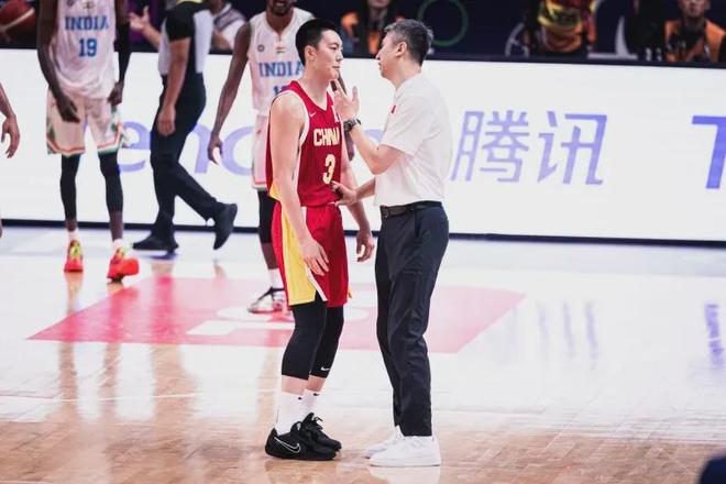 时隔10年全胜出线，中国男篮收获了什么？