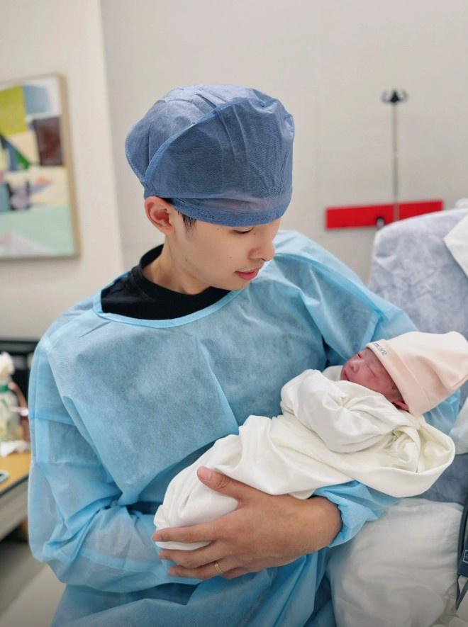 可喜可賀！福建男籃球員鄒陽更新社媒：我們生了一個漂亮的女兒~