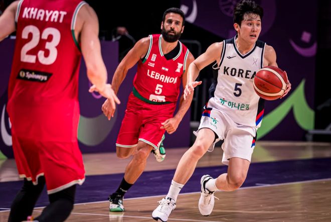 一场82-43，让17万小国创历史！首次打亚洲杯便出线，中国队利好