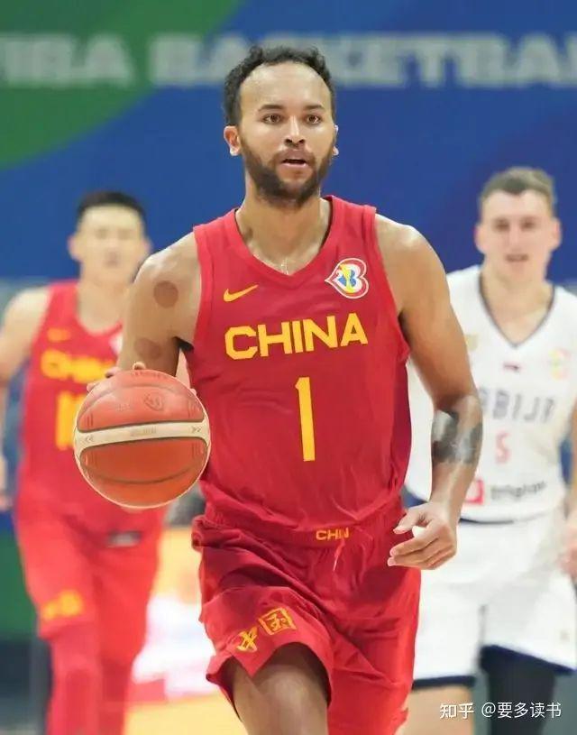 杨瀚森NBA夏季联赛表现不错，但在国家队和CBA为什么没有感觉那么出彩呢？
