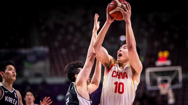 中國男籃戰勝韓國隊 時隔10年再進亞洲杯四強