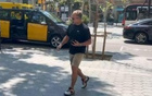记者：巴萨主帅弗里克训练时手部受轻伤，但并未影响到工作