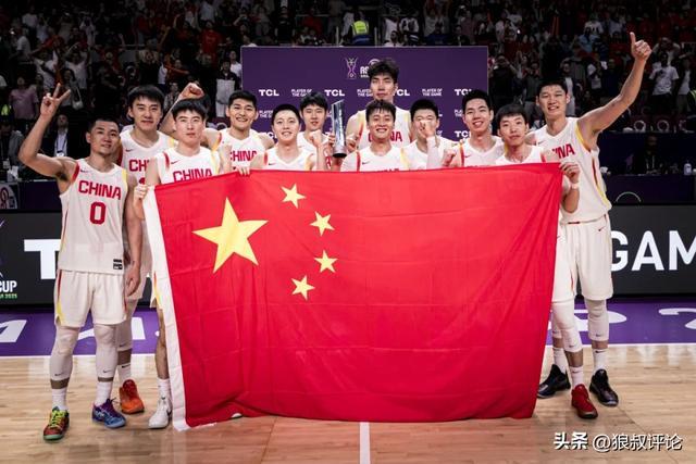 中国男篮末节超燃时刻：廖三宁挑起进攻大旗 赵睿3分一锤定音