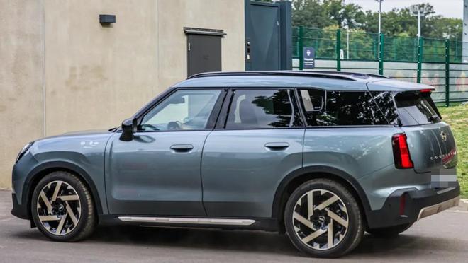 图片报：维尔纳收到了俱乐部配发的电动MINI Countryman