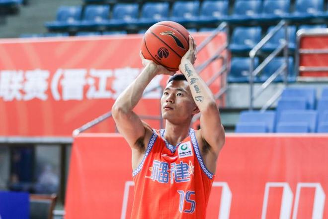 体检过了？媒体人：陈林坚今晚就会抵达青岛和山东男篮会合