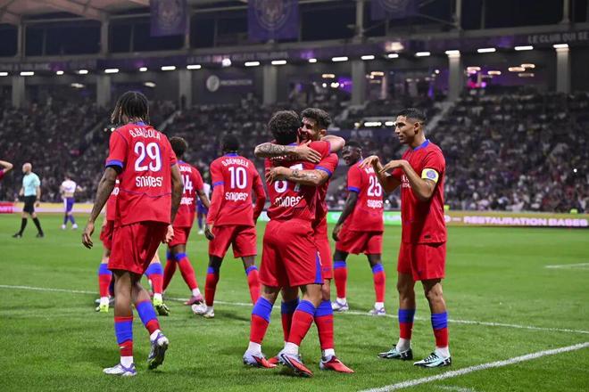 瘋狂的6-3！C羅隊(duì)友倒鉤+帽子戲法，歐冠冠軍全勝高居榜首