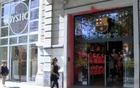 馬卡：巴薩一官方球迷商店遭到了環(huán)保組織的潑漆襲擊
