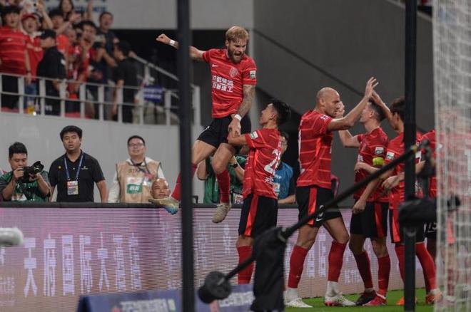 足球報：蓉城本賽季戰(zhàn)前五球隊保持不敗，爭冠只需要做好自己