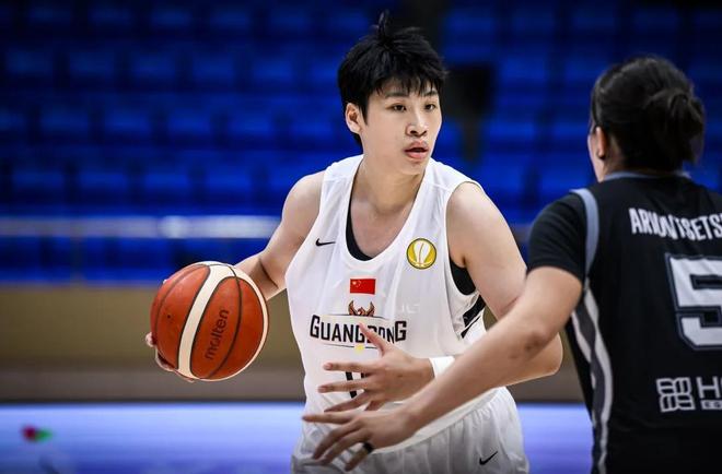 轰18+11赢球！中国女篮又一25岁1米92悍将崛起：可成李月汝绝配？