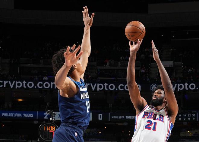 等了237天！恩比德歸來(lái)轟14+7+8：費(fèi)城MVP亮劍，20歲探花搶戲