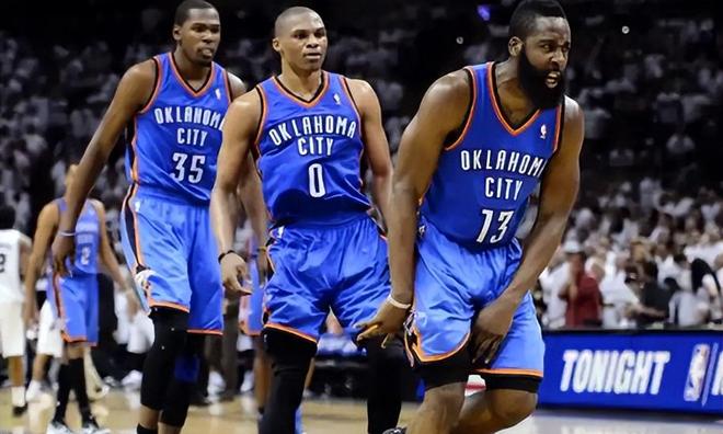 2012年雷霆交易哈登，當(dāng)時各隊(duì)報(bào)價(jià)如何？差點(diǎn)聯(lián)手水花，火箭撿漏