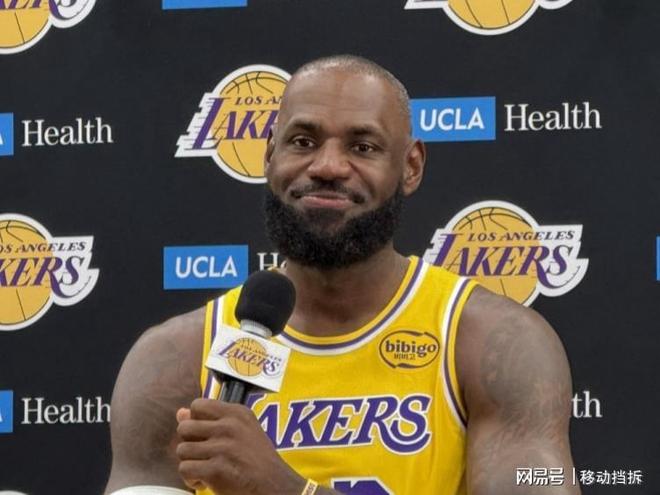 湖管松了一口气！詹姆斯谈退役时间，强调不会等二儿子冲击NBA