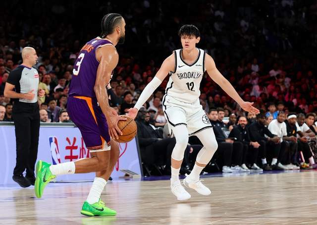 真不傳球！最后4.6秒助教喊住曾凡博，跑出空位隊(duì)友卻直接無視